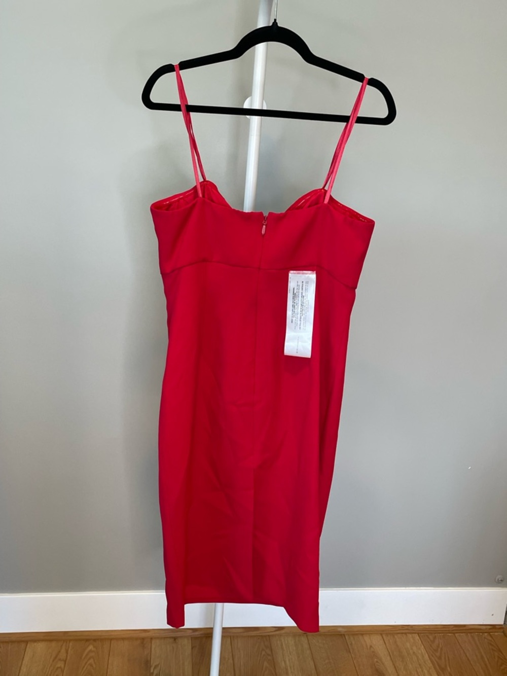 🧵DISCOUNT- BCBGMaxAzria Red Strapless Dress w Front Tie Detail 🧵 - Picture 5 of 7